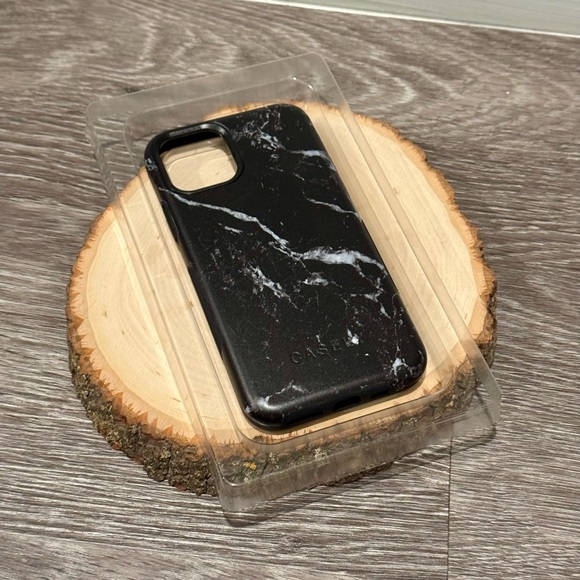 Casely iPhone 11 Pro Max Case Sleek Black Marble with Mag Safe - Picture 4 of 8